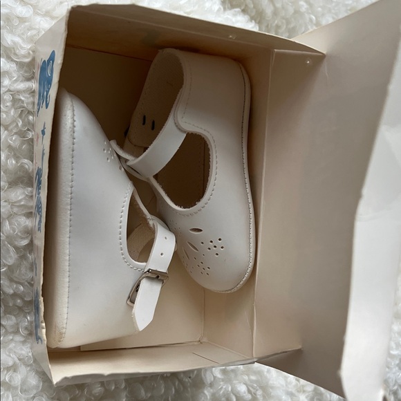Vintage White Baby Shoes with Cutout Design - Picture 14 of 16